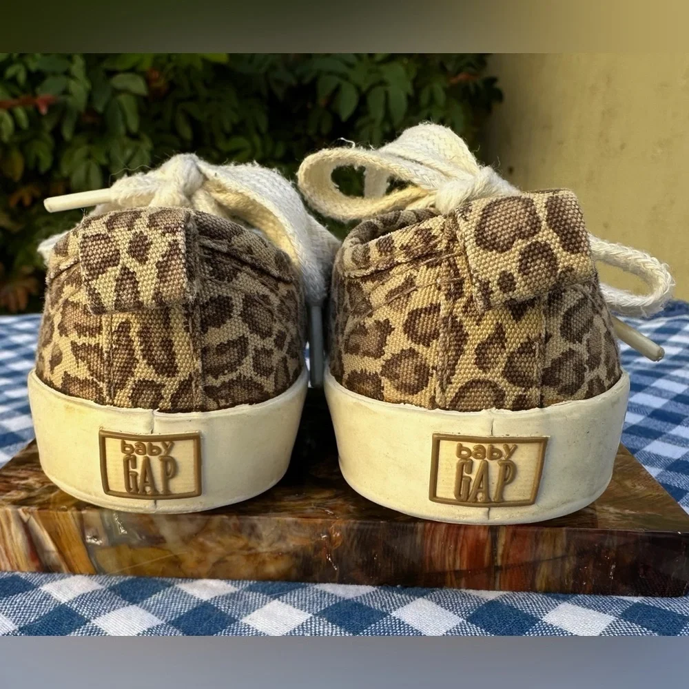 Baby Gap Toddler Low Top Sneakers - size 3